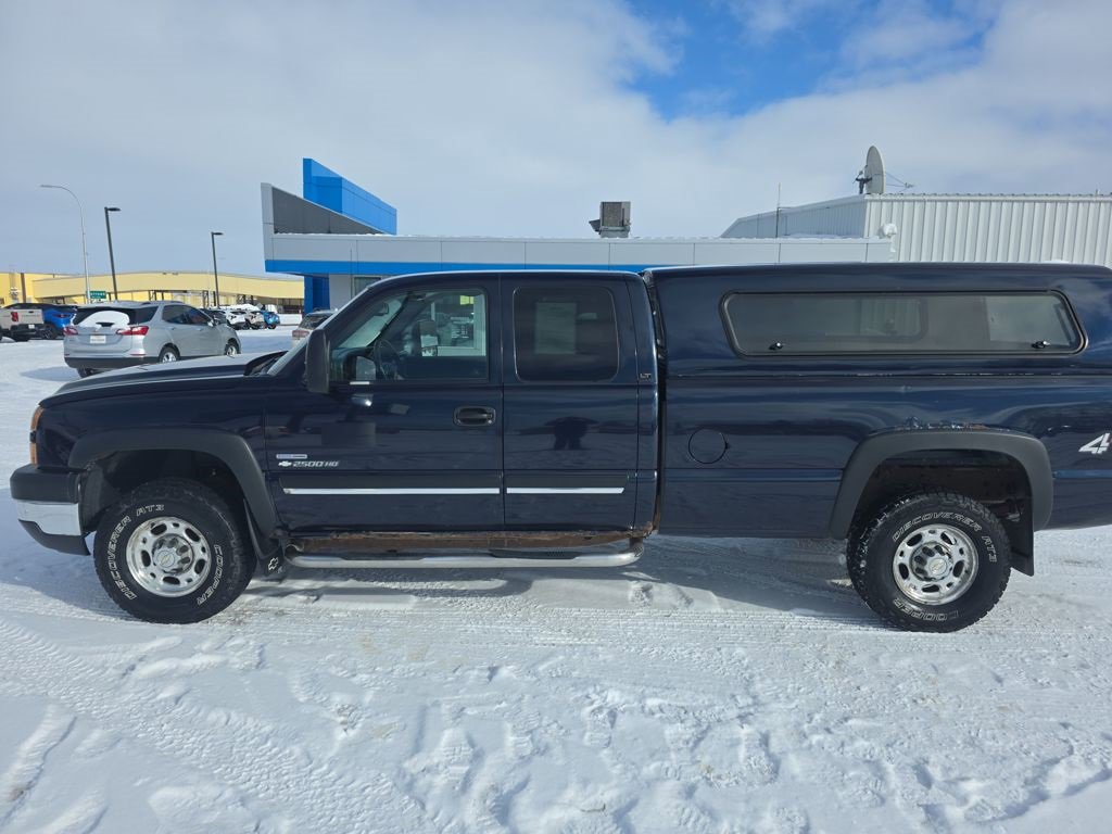 Used 2006 Chevrolet Silverado 2500 LT w/ Heavy-Duty Power Package image 2
