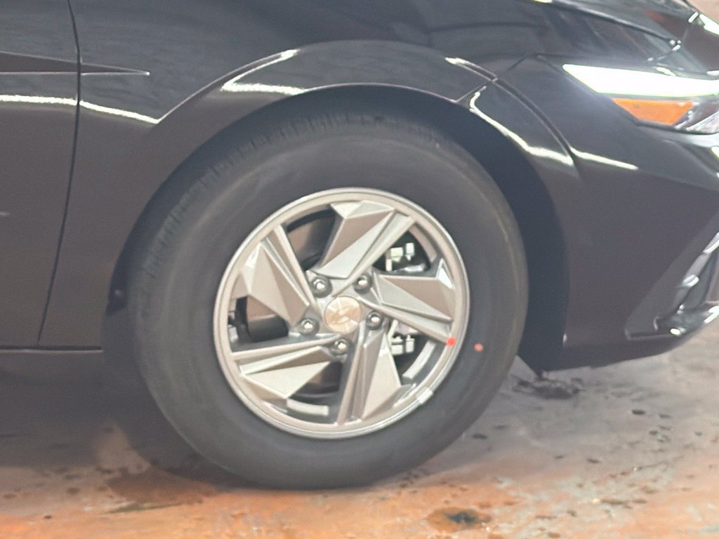New 2026 Hyundai Elantra SE FWD image 9