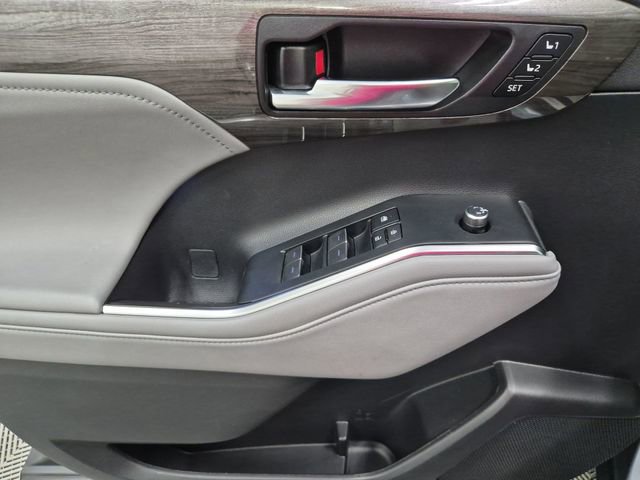 Used 2022 Toyota Highlander Limited image 13