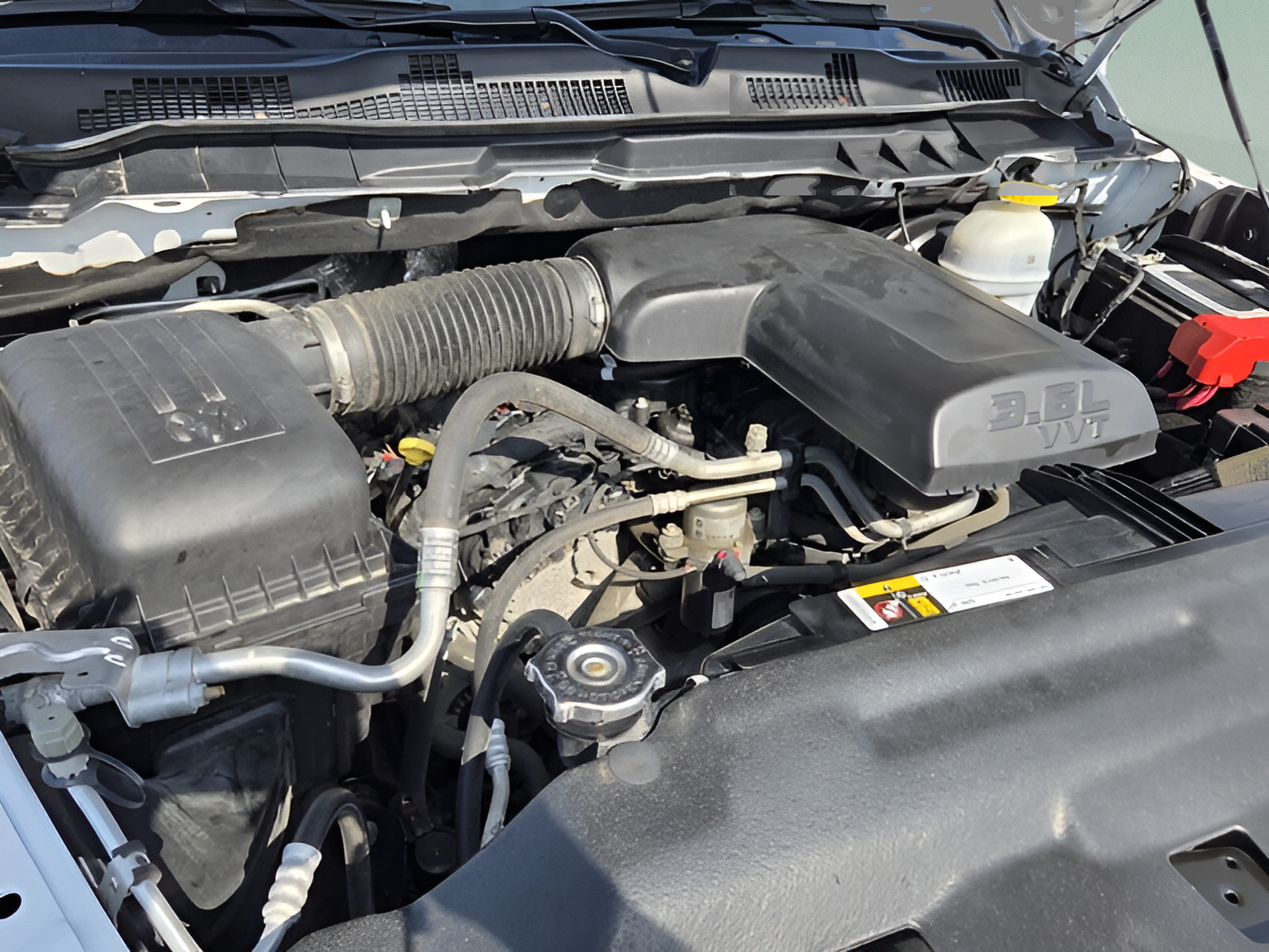 Used 2024 RAM 1500 Classic SLT AWD/4WD image 17