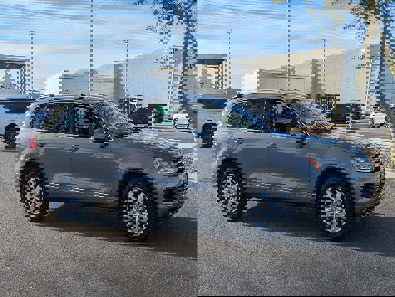 Used 2014 Volkswagen Touareg TDI image 6