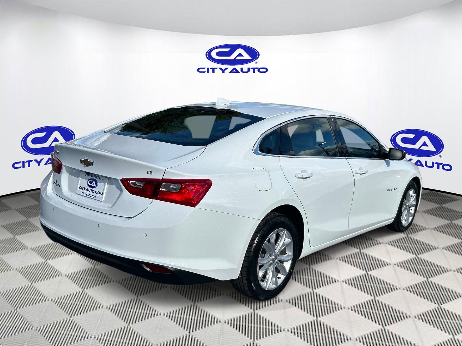 Used 2025 Chevrolet Malibu LT FWD image 3