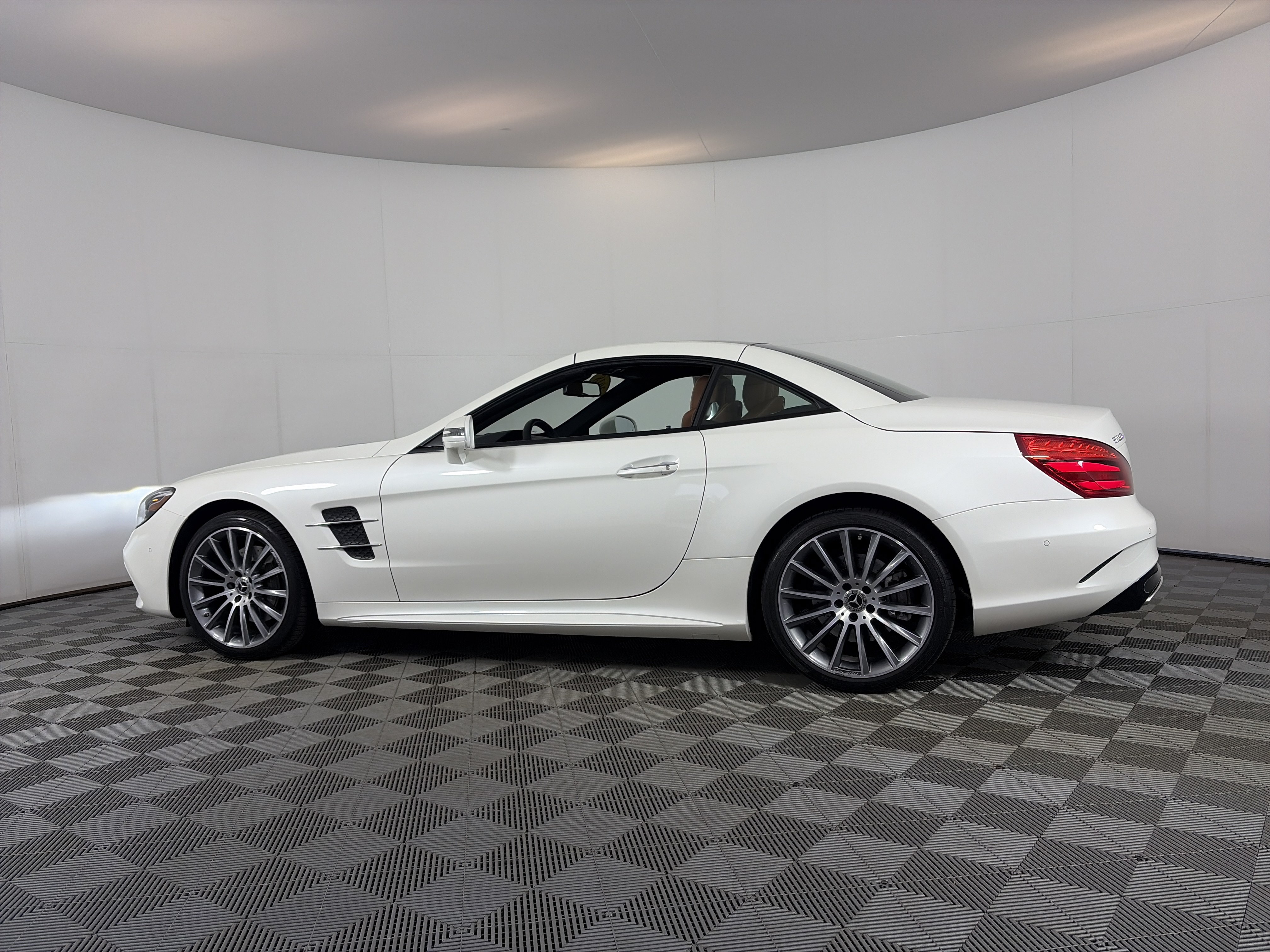 Used 2020 Mercedes-Benz SL 550 image 8
