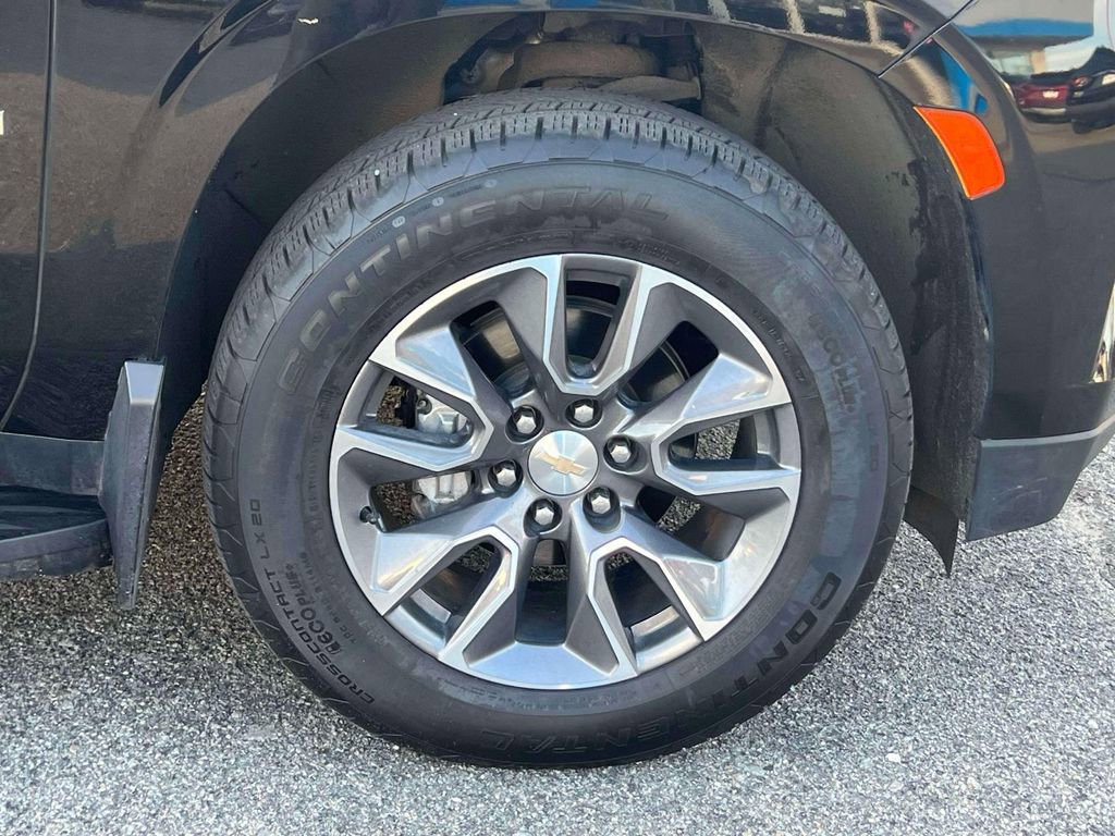 Used 2023 Chevrolet Suburban LT w/ Luxury Package AWD/4WD image 12