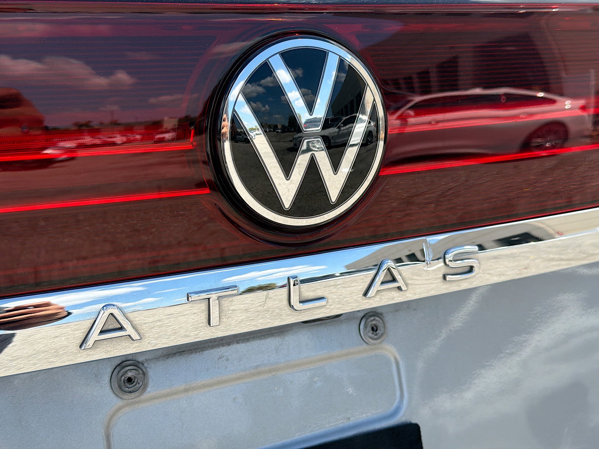 Used 2024 Volkswagen Atlas SE image 11