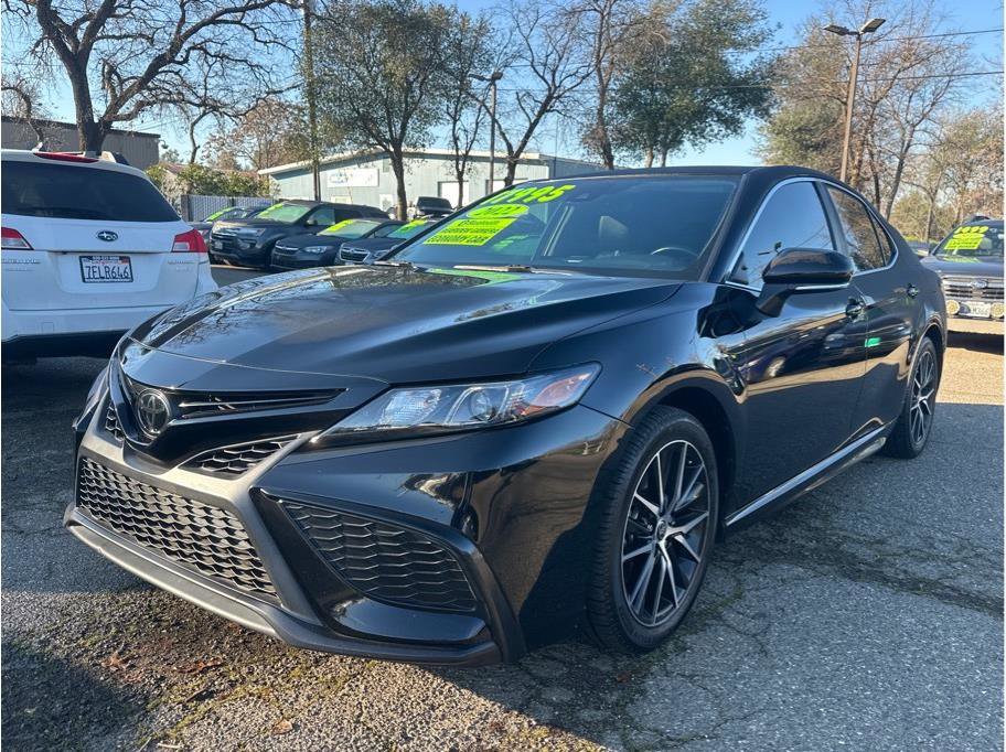 Used 2022 Toyota Camry SE image 3