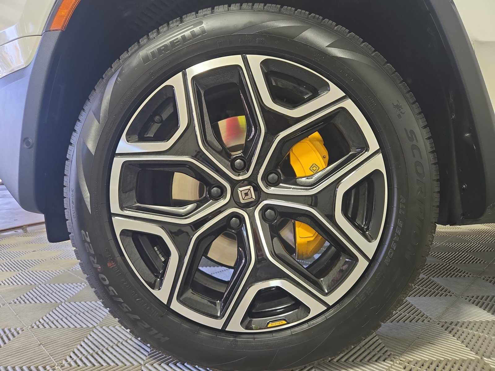 Used 2023 Rivian R1S Launch Edition Quad AWD/4WD image 9