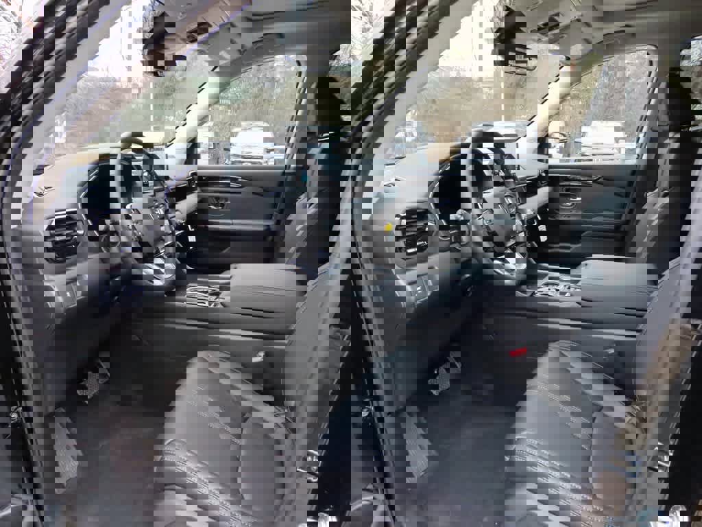 New 2025 Honda Pilot Touring image 2