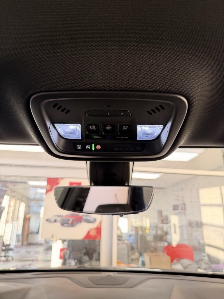 Certified 2023 Chevrolet Traverse RS image 21