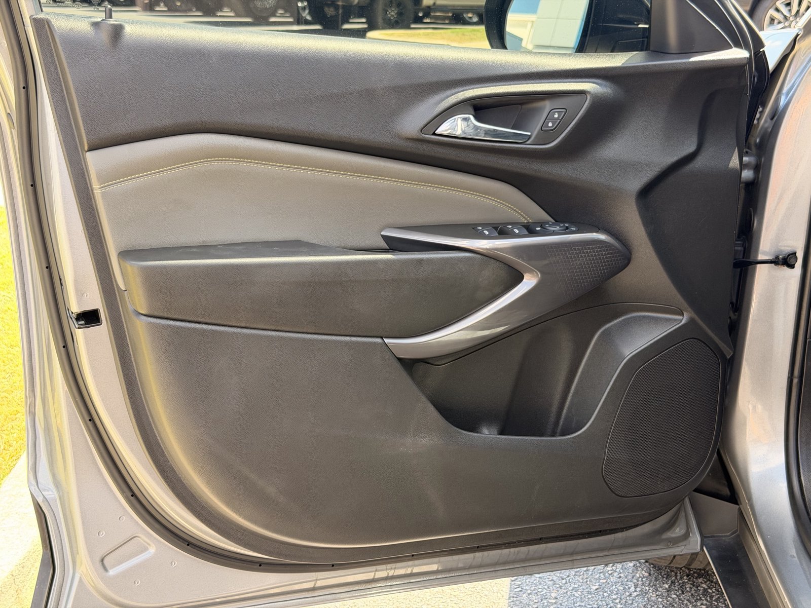 Used 2025 Chevrolet Trax ACTIV w/ Driver Confidence Package FWD image 20