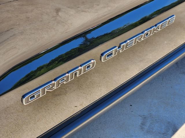Used 2017 Jeep Grand Cherokee Limited w/ Luxury Group II RWD image 11
