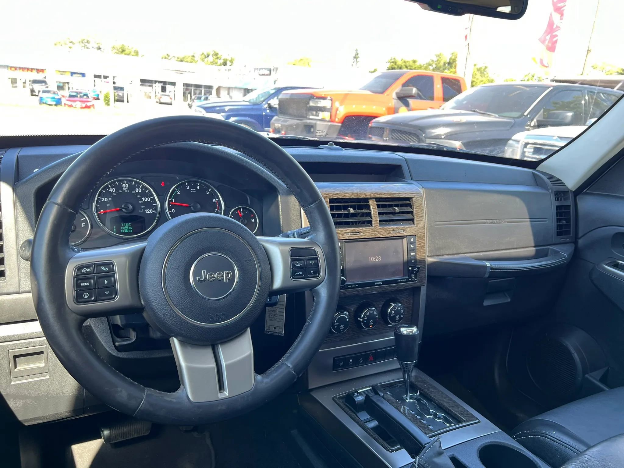 Used 2012 Jeep Liberty Limited Jet w/ Comfort/Convenience Group image 14