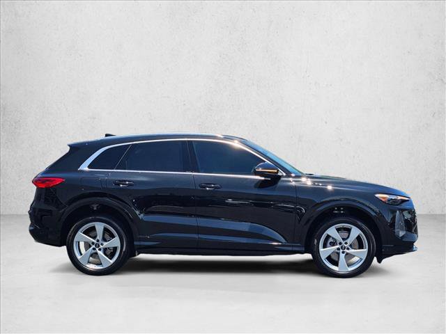 Certified 2025 Audi Q5 Premium AWD/4WD image 4