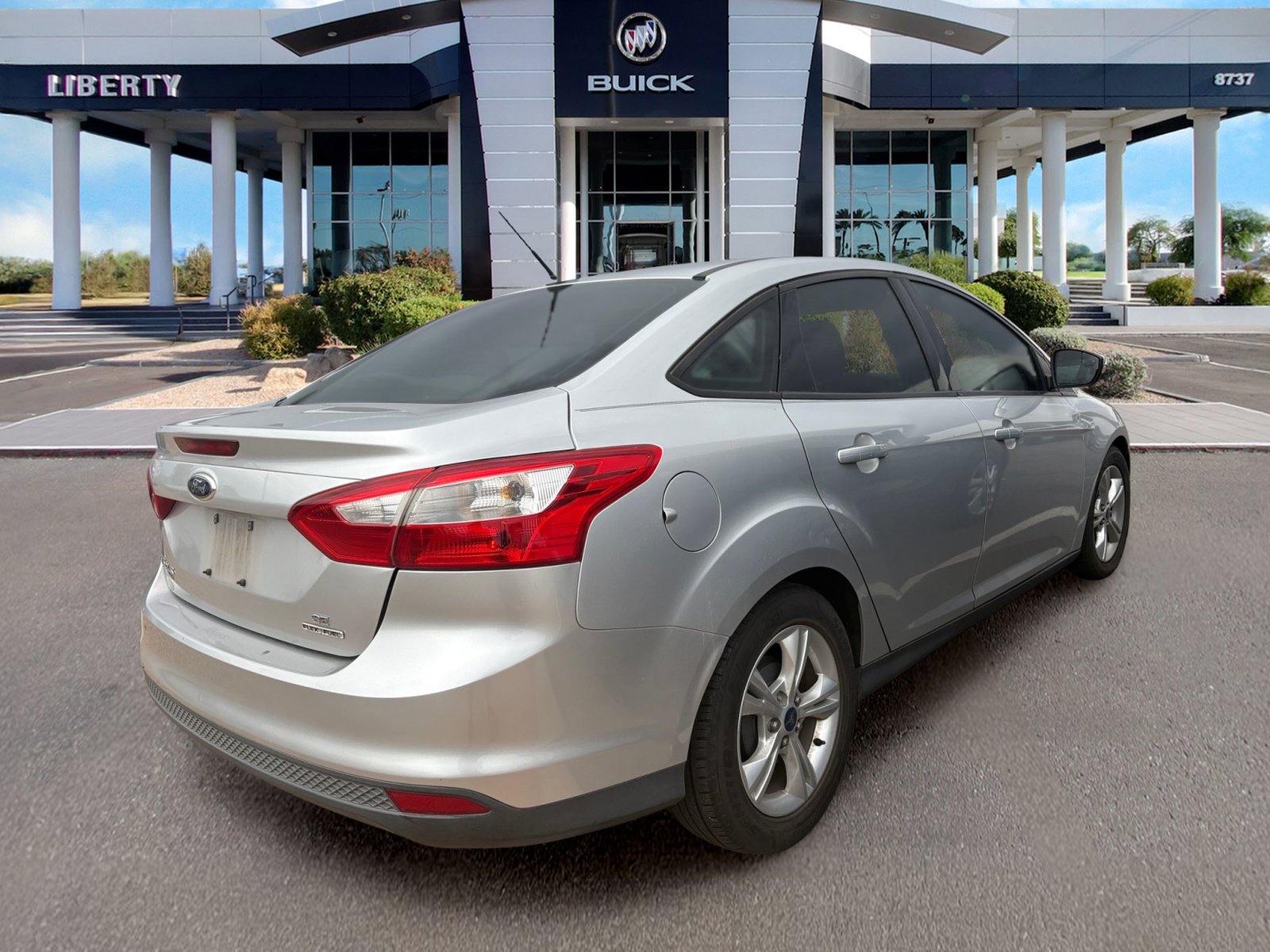 Used 2014 Ford Focus SE FWD image 2