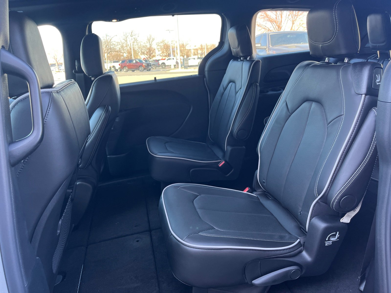 New 2026 Chrysler Pacifica Limited w/ S Appearance Package image 24