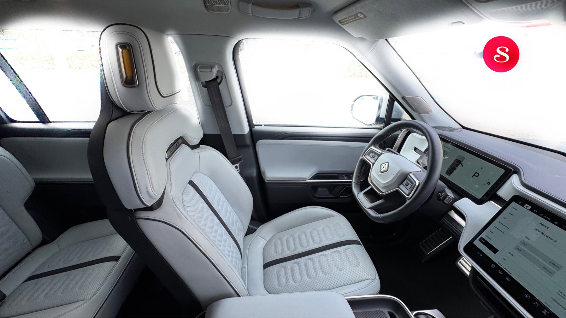 Used 2024 Rivian R1S Adventure image 17