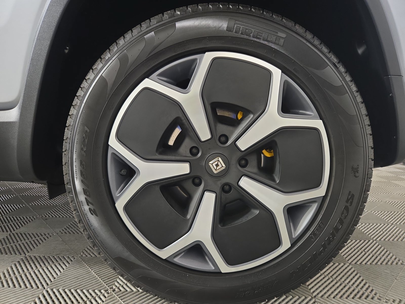 Used 2024 Rivian R1S Adventure Quad AWD/4WD image 10