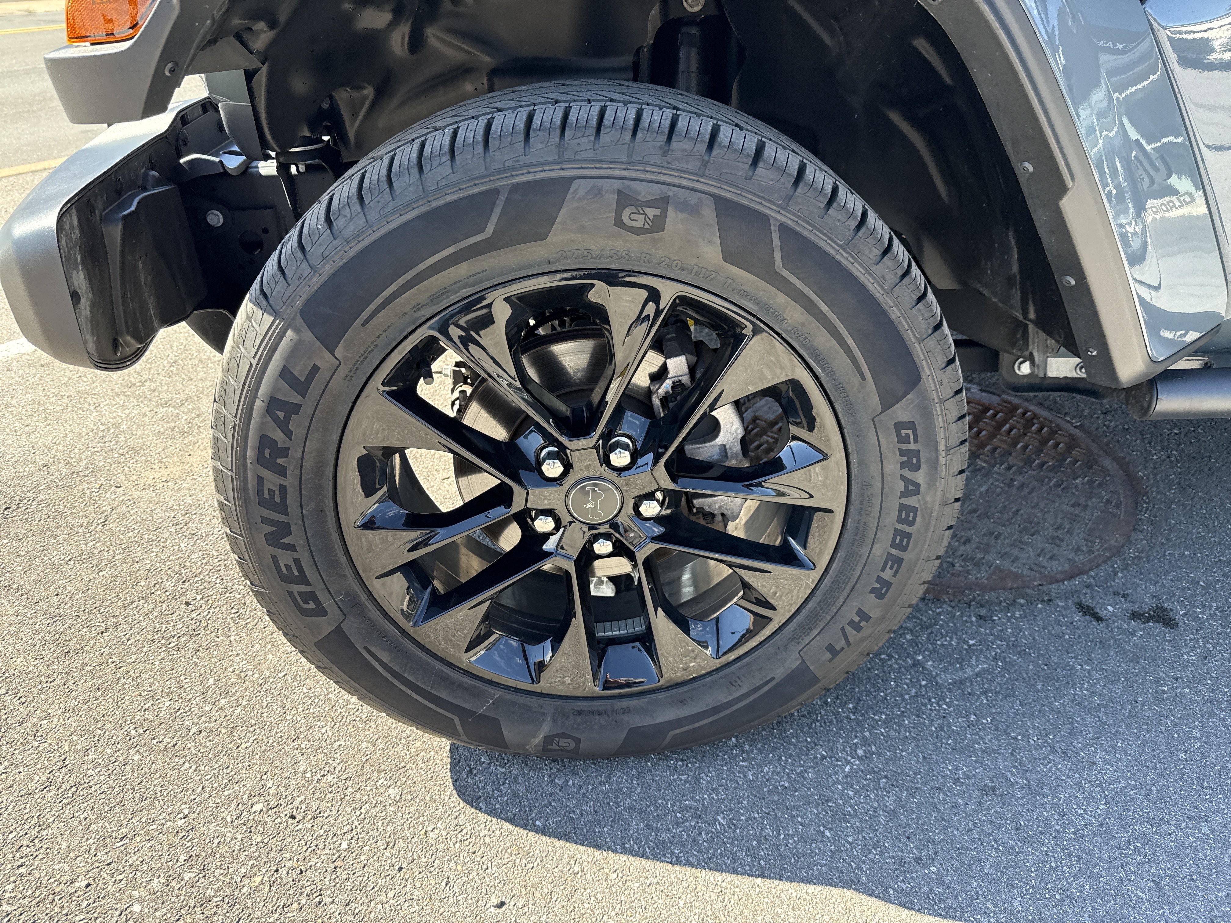 Used 2025 Jeep Gladiator Mojave AWD/4WD image 11