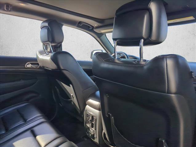 Used 2017 Jeep Grand Cherokee Limited w/ Luxury Group II image 19