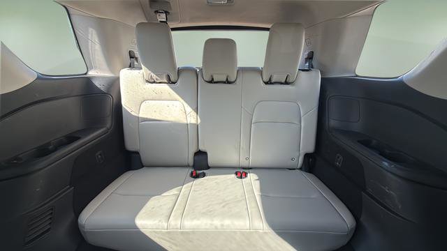 Used 2023 Nissan Pathfinder SL AWD/4WD image 25