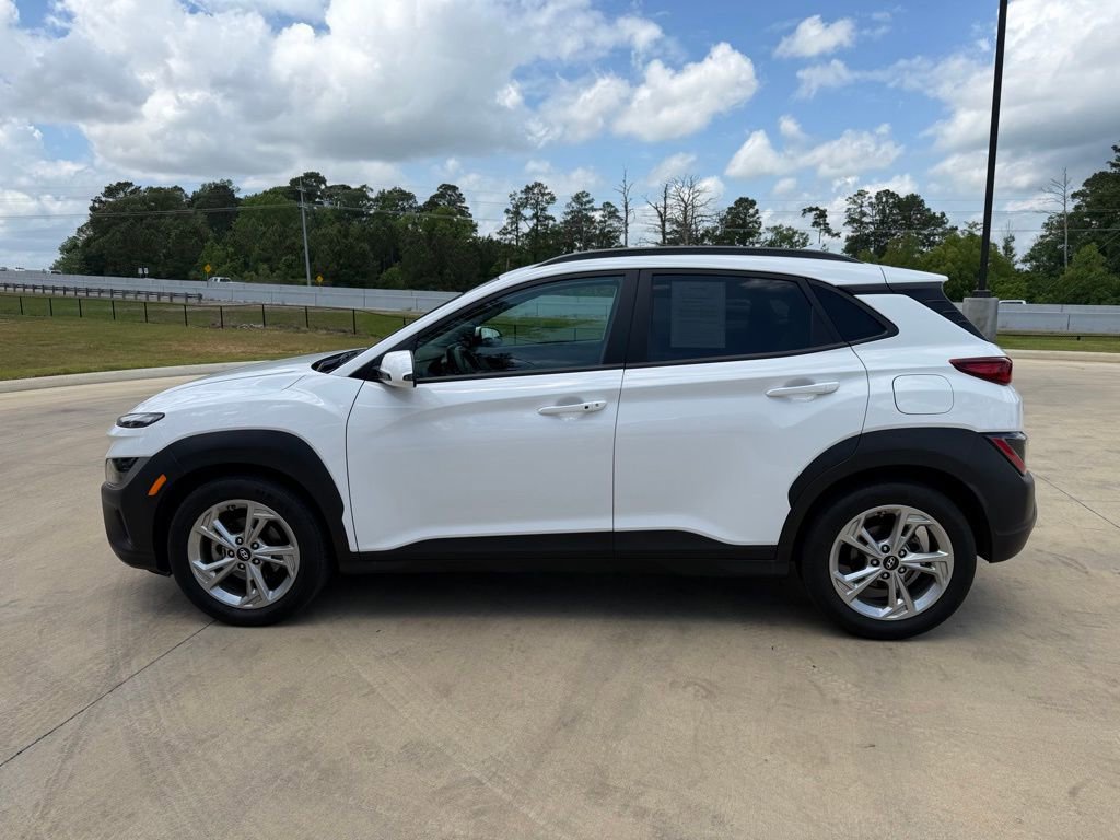 Used 2023 Hyundai Kona SEL FWD image 2