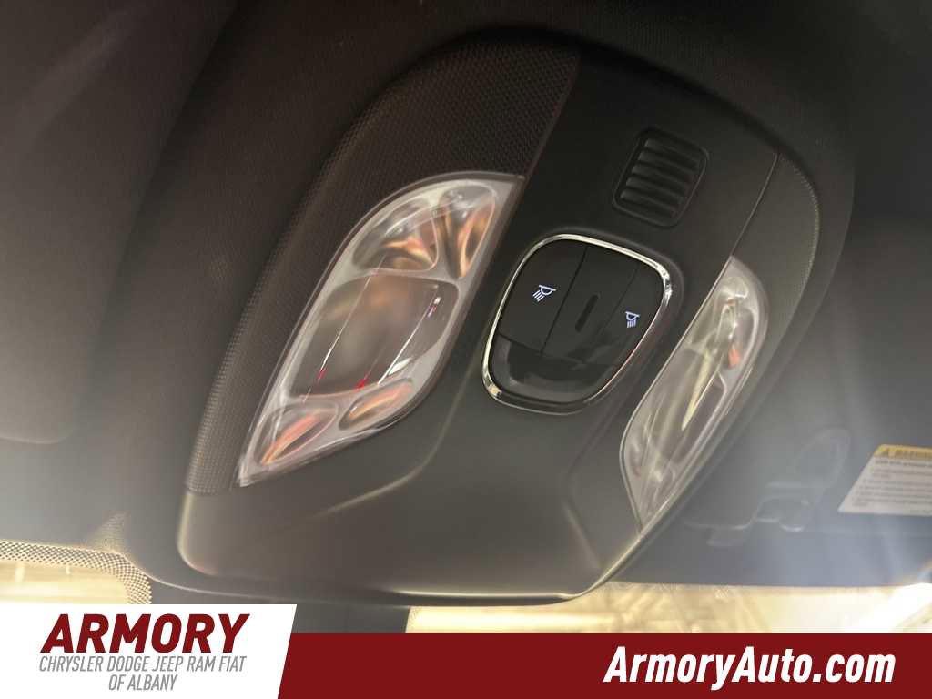 Used 2025 Jeep Compass Limited image 22