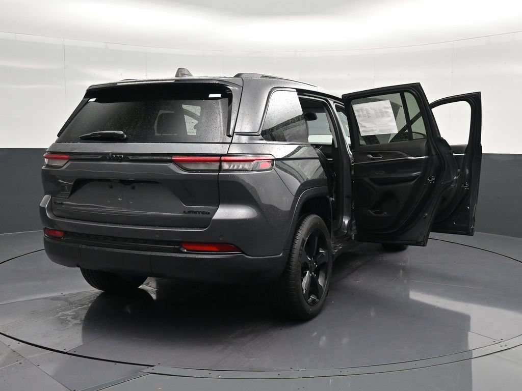 Used 2024 Jeep Grand Cherokee Limited w/ Black Appearance Package AWD/4WD image 42