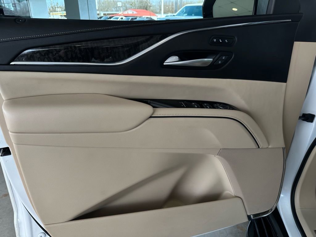 Used 2024 Cadillac Escalade Premium Luxury image 11