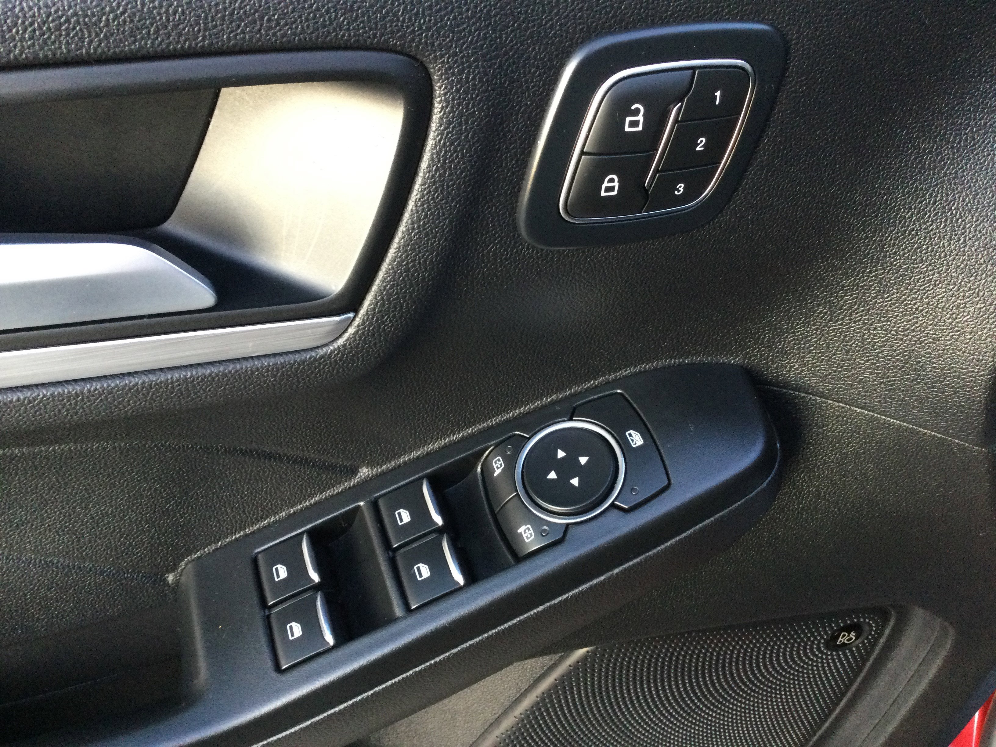 Used 2025 Ford Escape Platinum w/ Premium Technology Package image 9