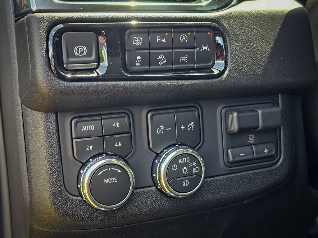 New 2026 GMC Yukon XL Elevation w/ Elevation Premium Package AWD/4WD image 14