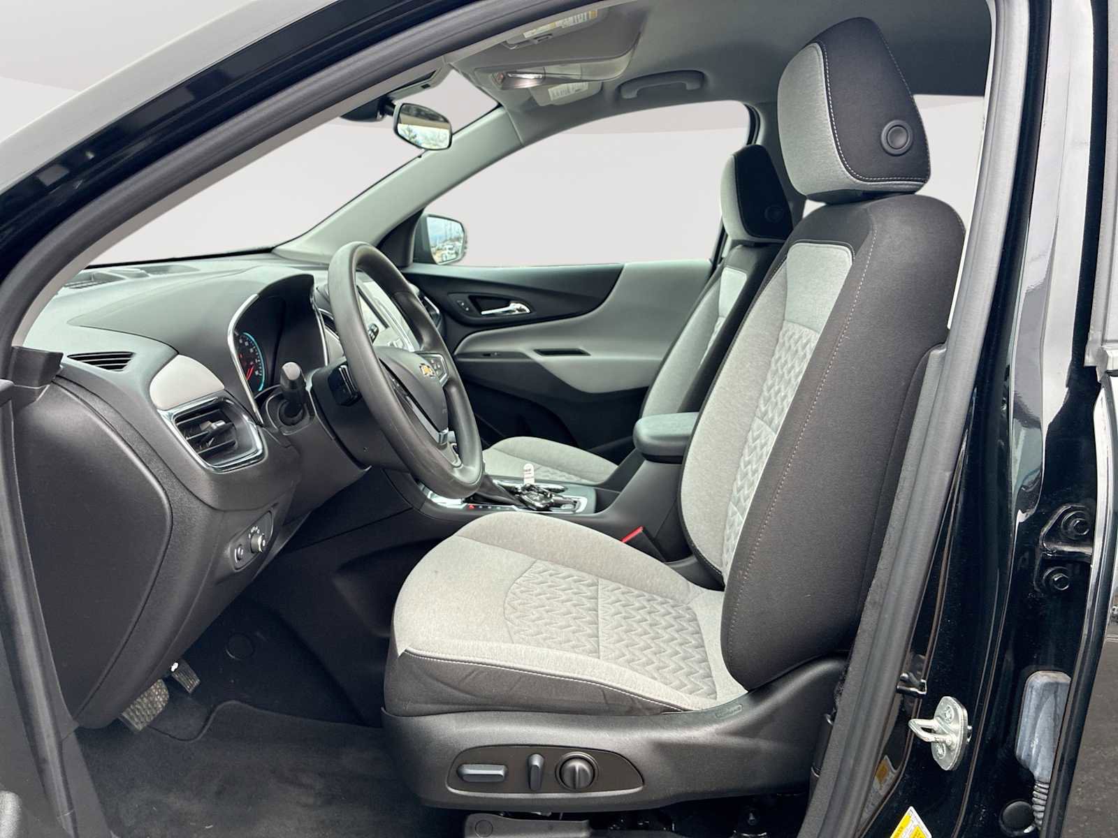 Used 2024 Chevrolet Equinox LS w/ LS Convenience Package image 18