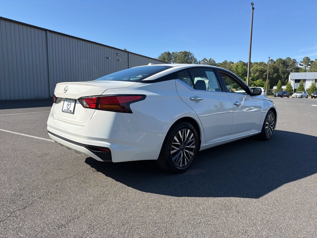Used 2025 Nissan Altima 2.5 SV FWD image 8