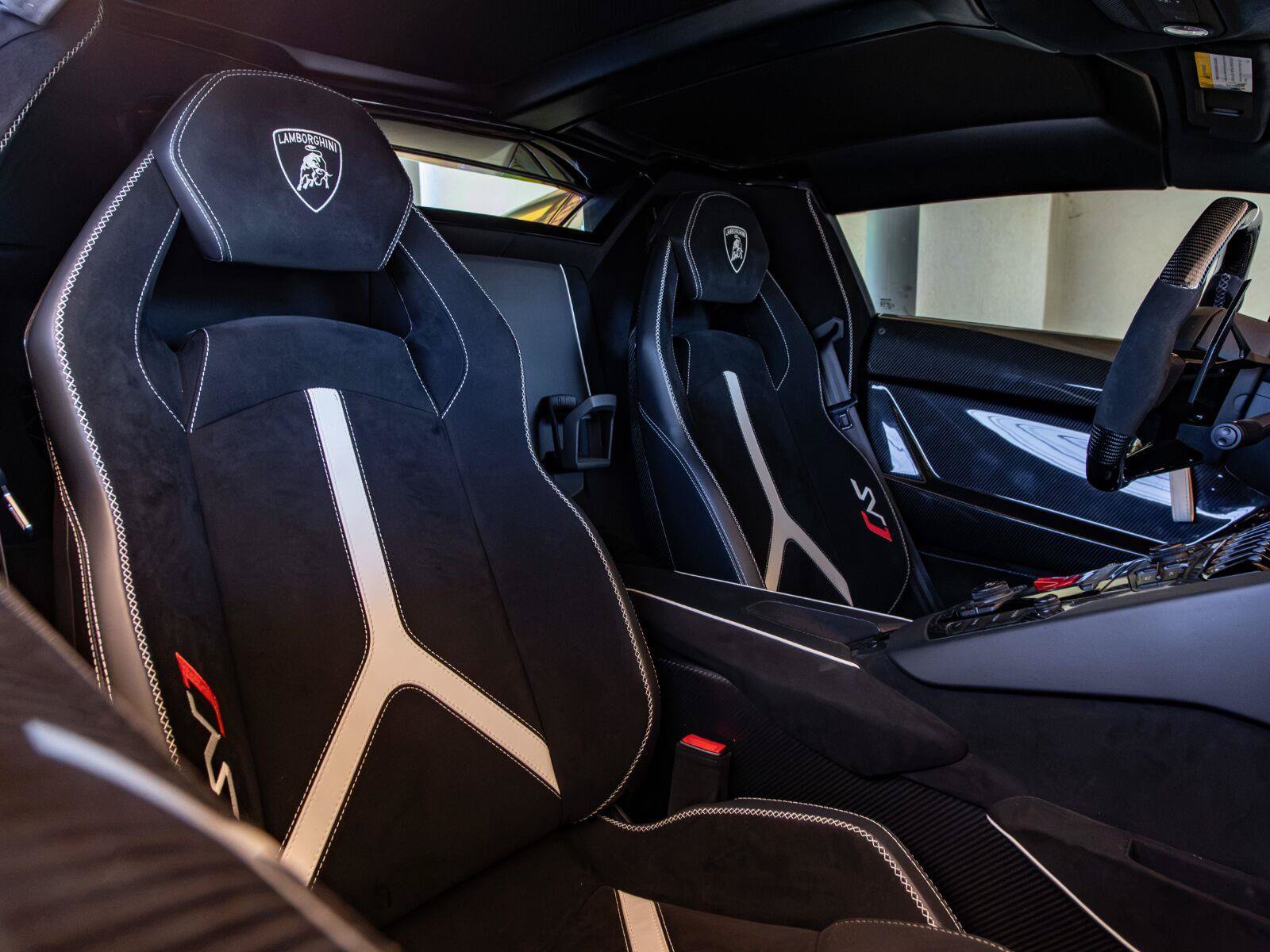 Used 2020 Lamborghini Aventador SVJ AWD/4WD image 36