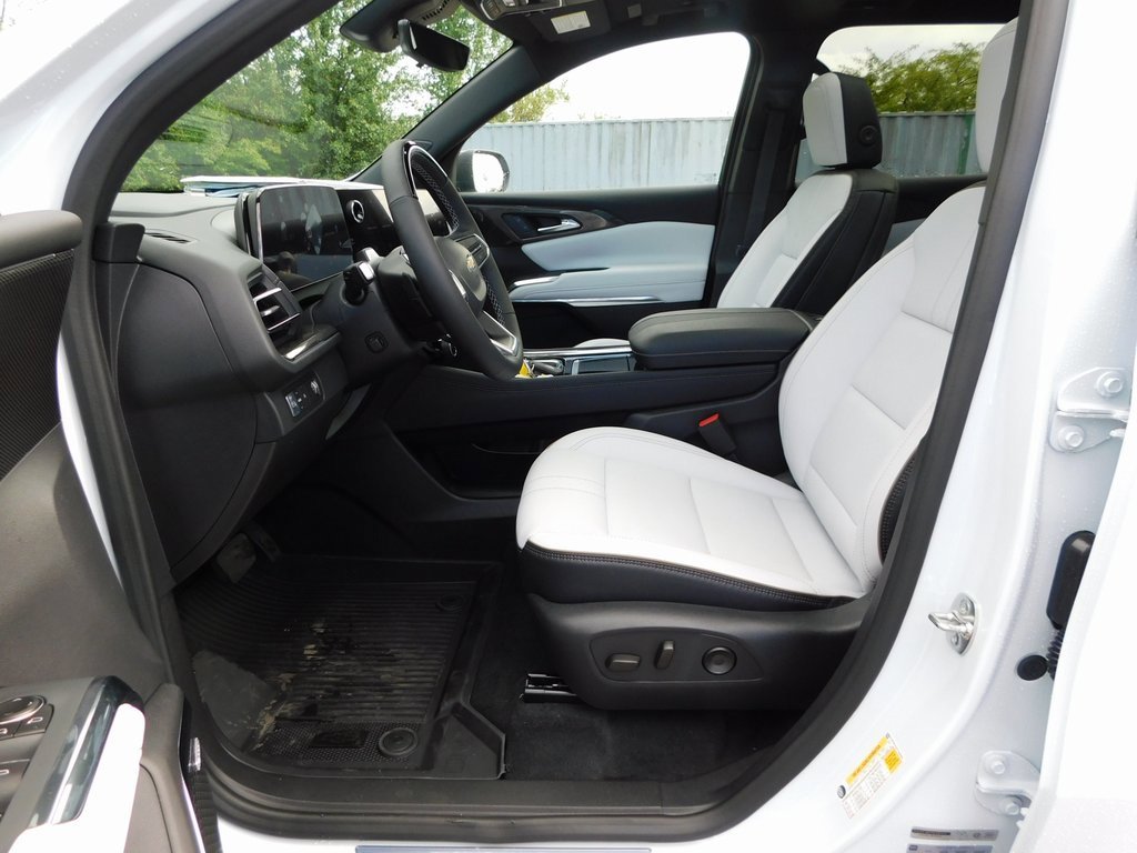 New 2026 Chevrolet Traverse High Country w/ LPO, Floor Liner Package image 13