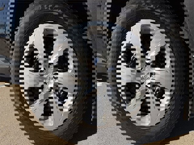 Used 2024 Toyota RAV4 LE image 9