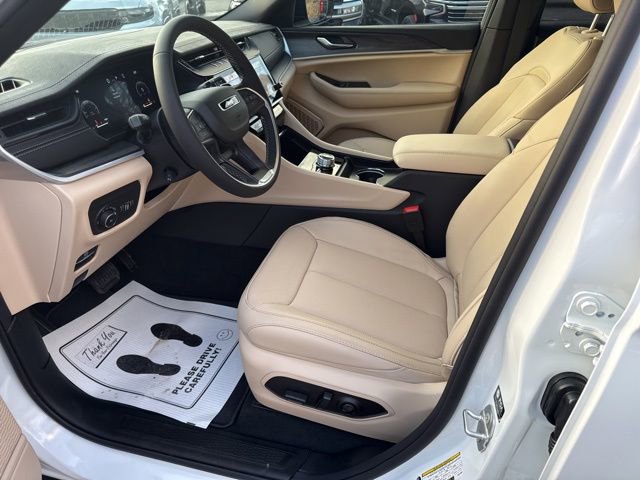 New 2026 Jeep Grand Cherokee Limited w/ Luxury Tech Group II AWD/4WD image 18