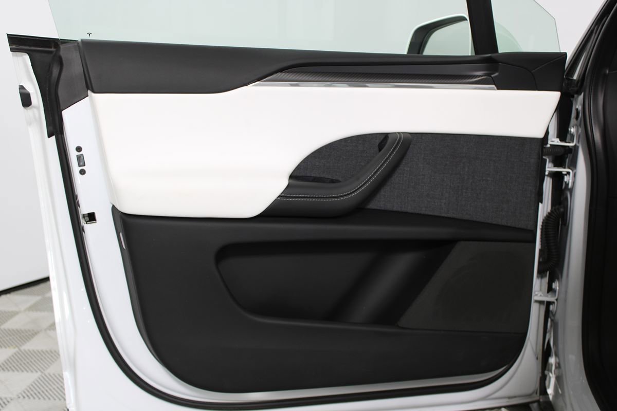 Used 2022 Tesla Model X Plaid image 6