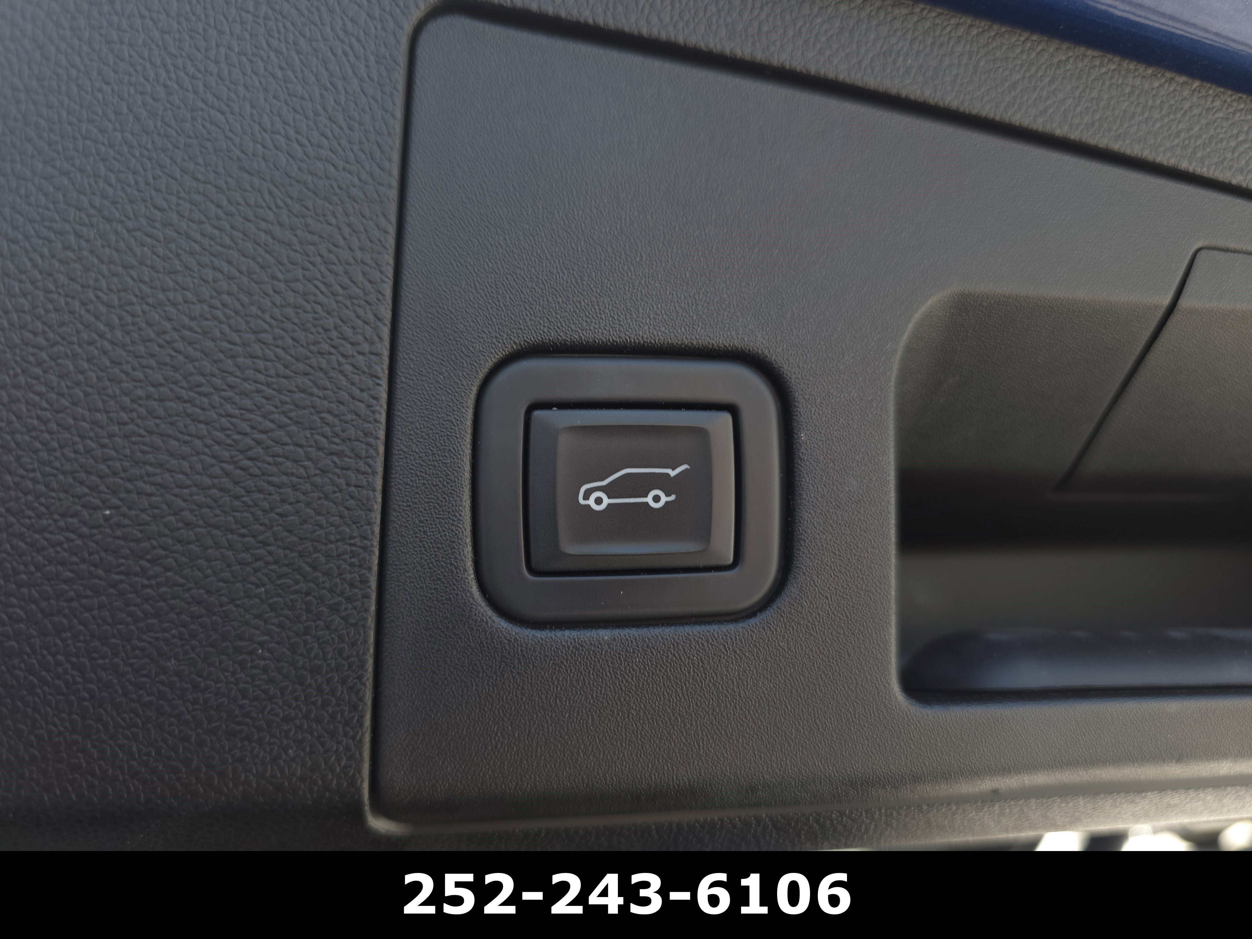 Used 2023 Cadillac XT4 Premium Luxury w/ Enhanced Visibility Package FWD image 32