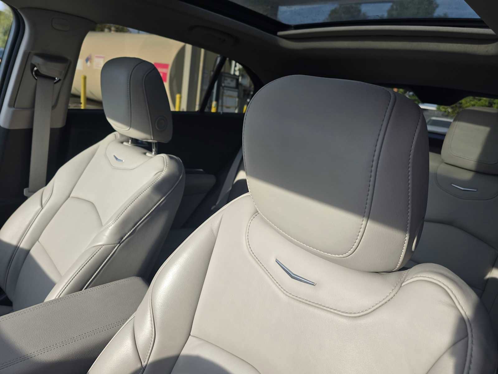 Used 2022 Cadillac XT4 Luxury w/ Cold Weather Package image 25