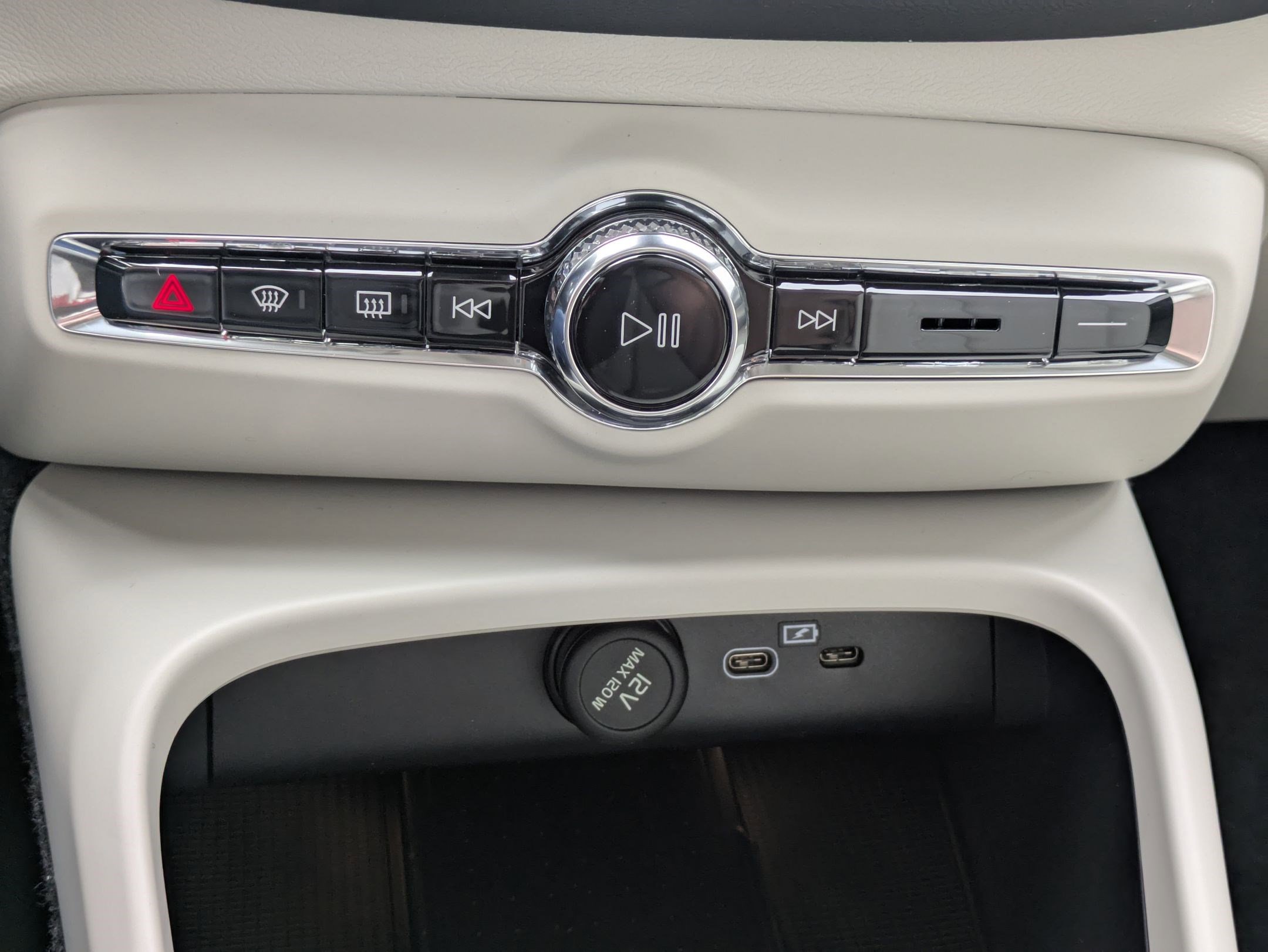 New 2026 Volvo XC40 B5 Ultra w/ Climate Package image 17