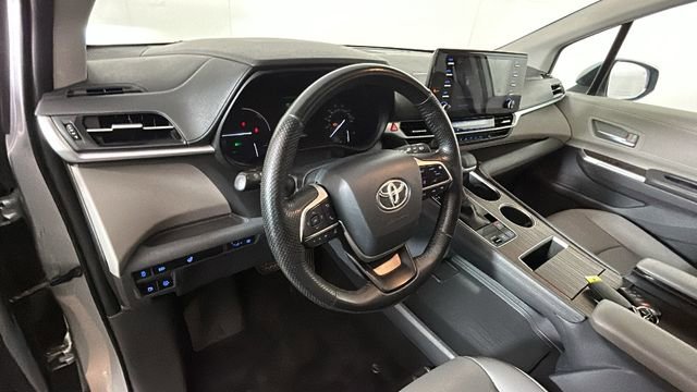 Used 2021 Toyota Sienna XLE FWD image 14