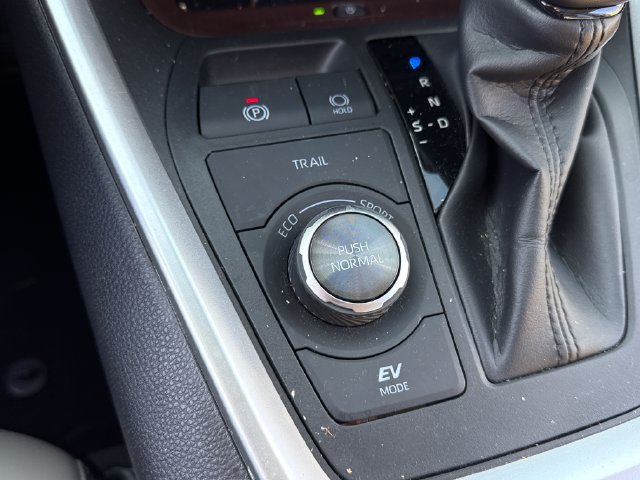 Used 2024 Toyota RAV4 Limited w/ Advanced Technology Package AWD/4WD image 40