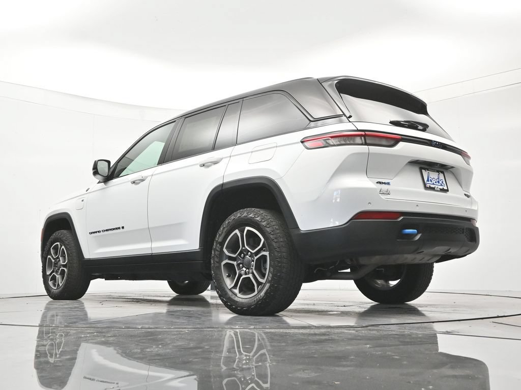 Used 2023 Jeep Grand Cherokee Trailhawk w/ Advanced Protech Group II AWD/4WD image 43