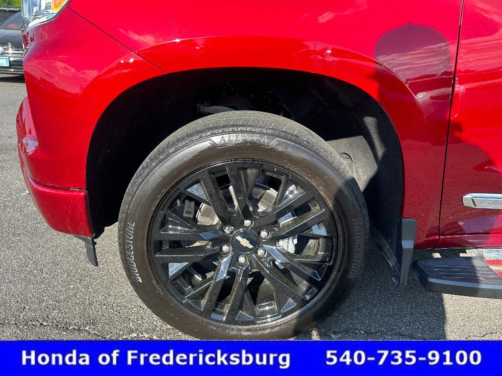 Used 2024 Chevrolet Silverado 1500 High Country w/ Technology Package AWD/4WD image 32