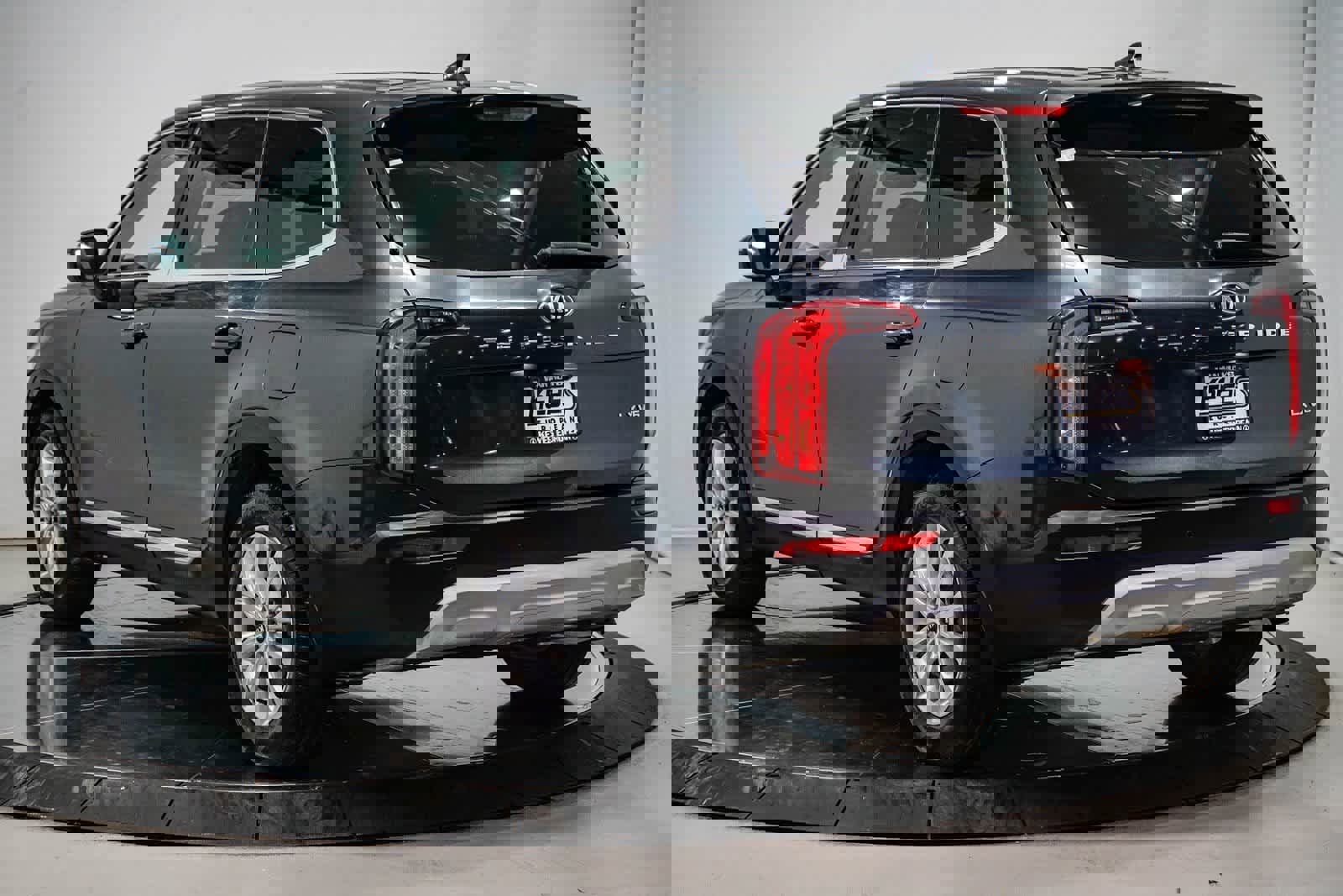 Used 2021 Kia Telluride LX image 2