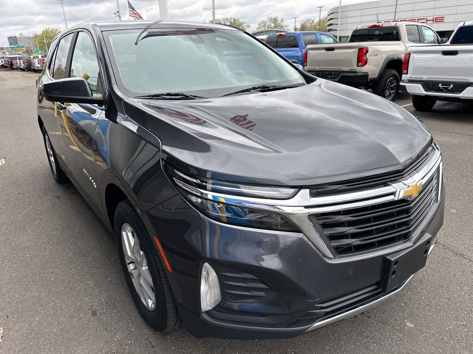 Used 2022 Chevrolet Equinox LT AWD/4WD image 3