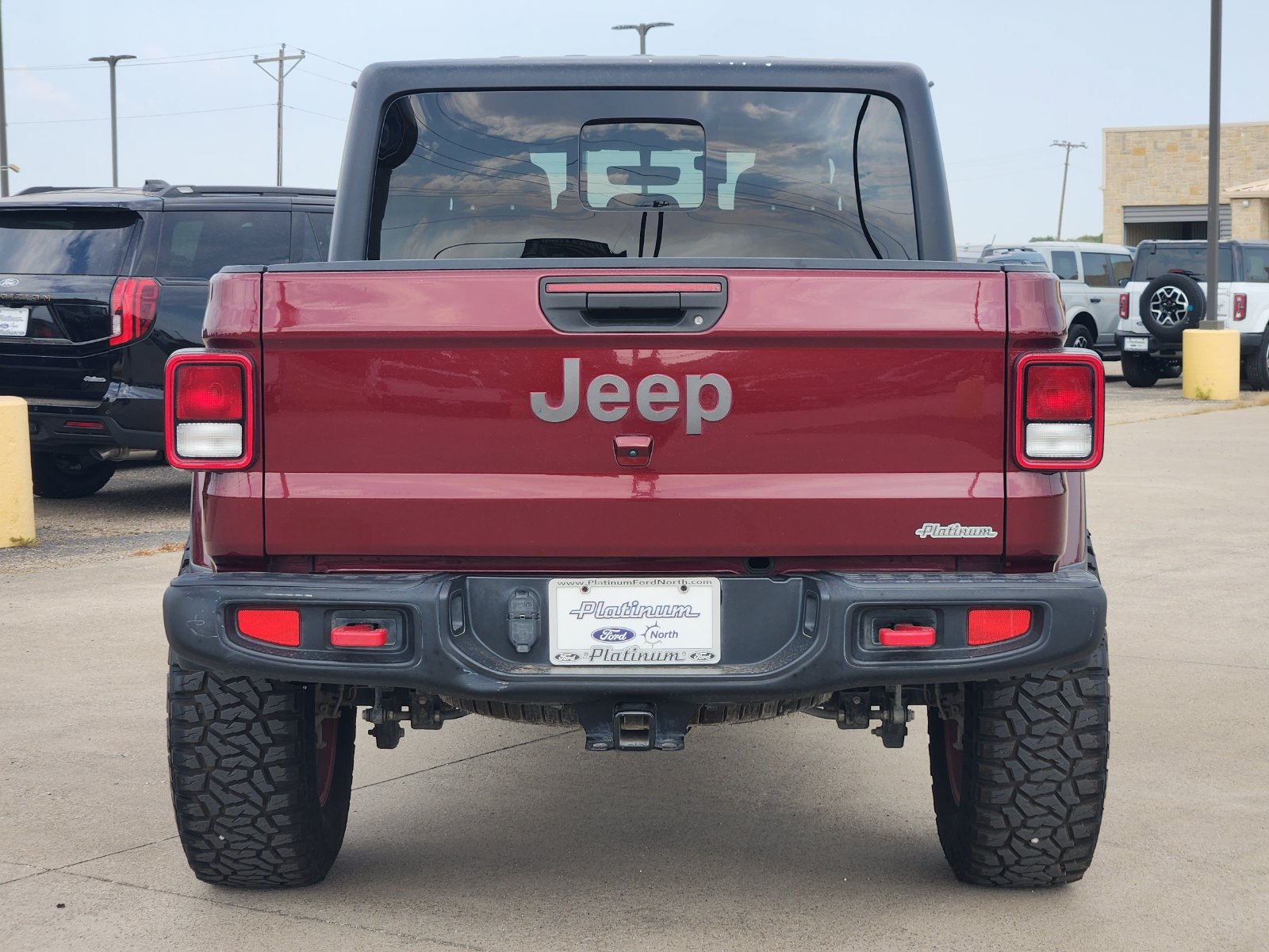 Used 2022 Jeep Gladiator Rubicon w/ Trailer Tow Package AWD/4WD image 8