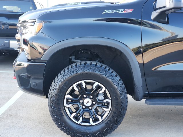 Used 2025 Chevrolet Silverado 1500 ZR2 w/ Technology Package AWD/4WD image 6