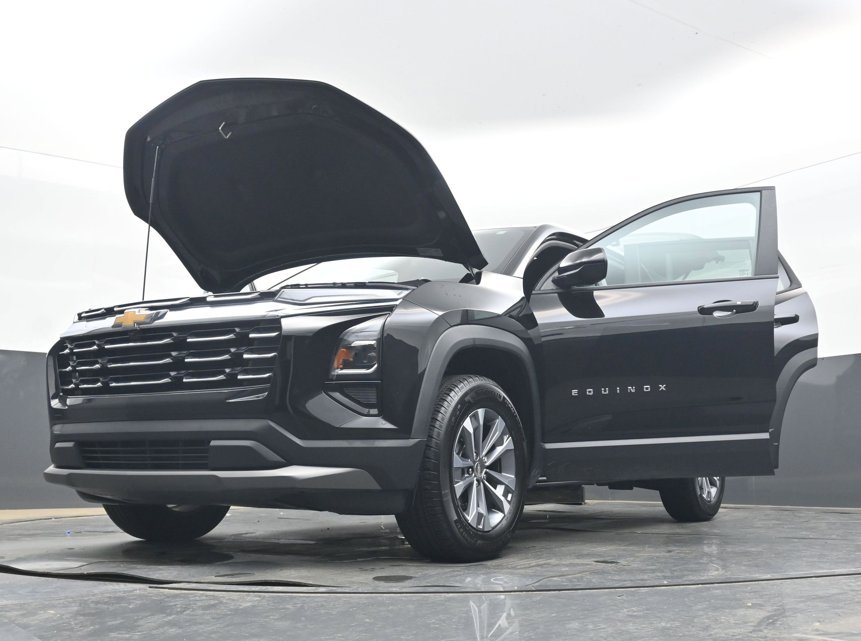 Used 2025 Chevrolet Equinox LT image 42