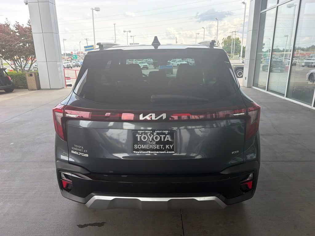 Used 2024 Kia Seltos EX AWD/4WD image 4